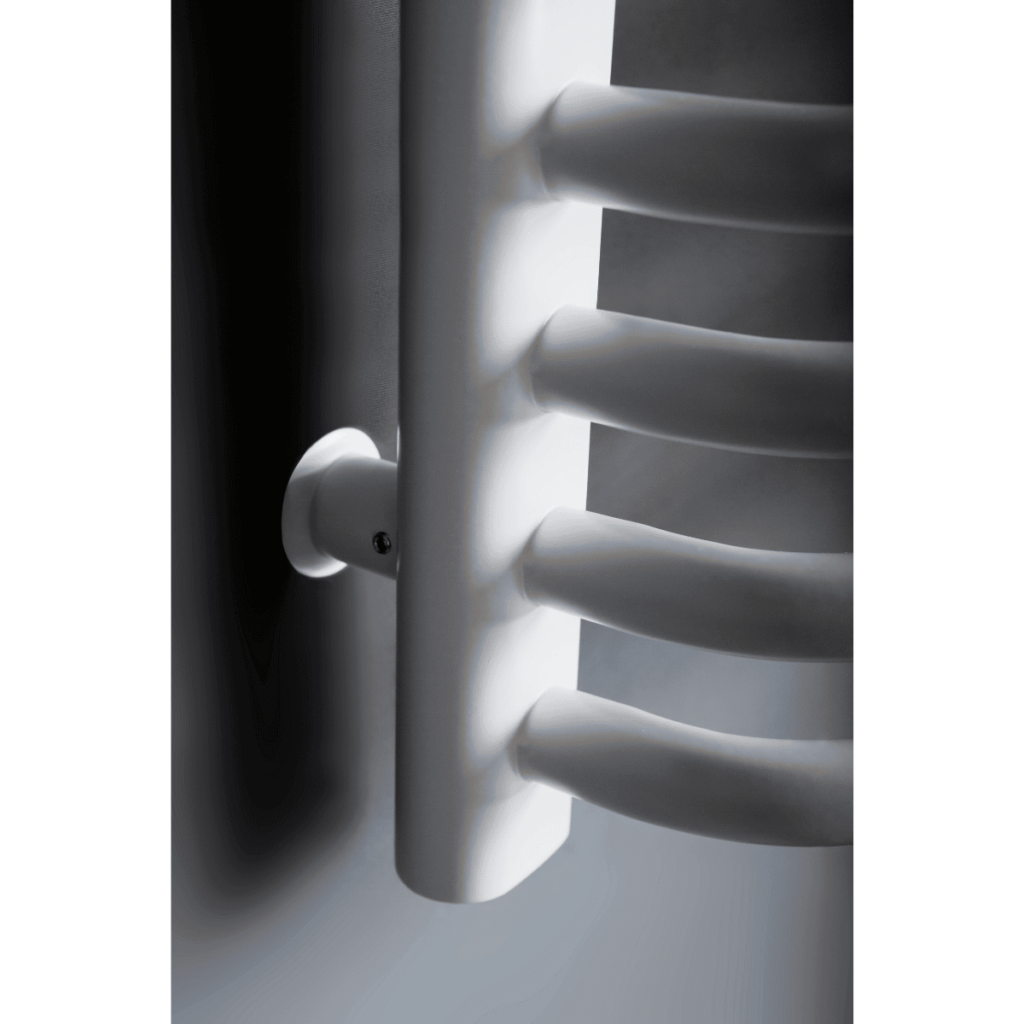 Aster_detail_1200x1200 Grzejnik łazienkowy ENIX Aster w białym kolorze - zbliżenie na detal od dołu