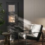 Designerski grzejnik ENIX Libra Rock, grafit, z panelem z kamienia naturalnego, na ciemnej ścianie w nowoczesnym wnętrzu